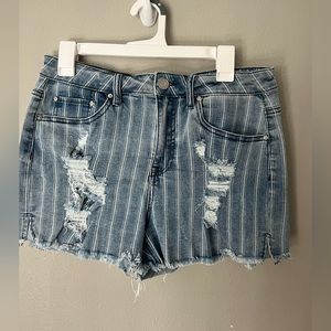 Indigo Rein stretchy denim shorts size 11/29.